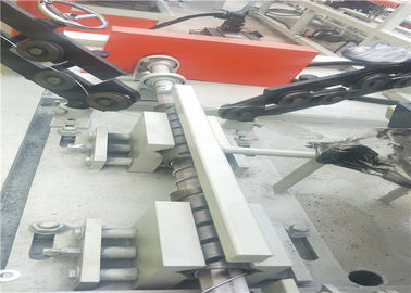 लोकप्रिय 2 मीटर चौड़ाई डायमंड शेप चेन लिंक बाड़ बुनाई मशीन